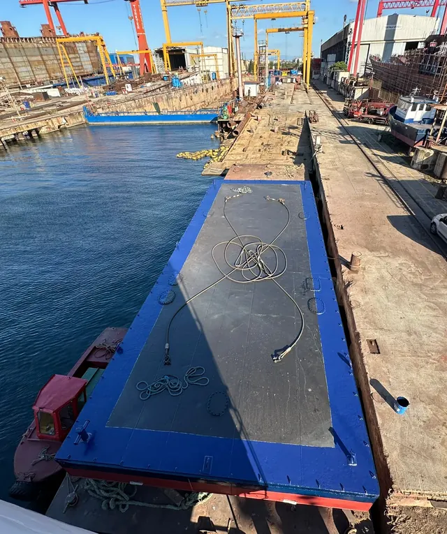 Delfin S, Düz güverteli duba